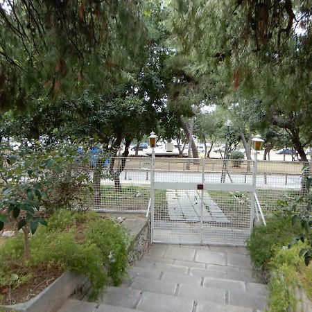 Comfortable Garden Apt Near Vouliagmeni Beach Афины Экстерьер фото