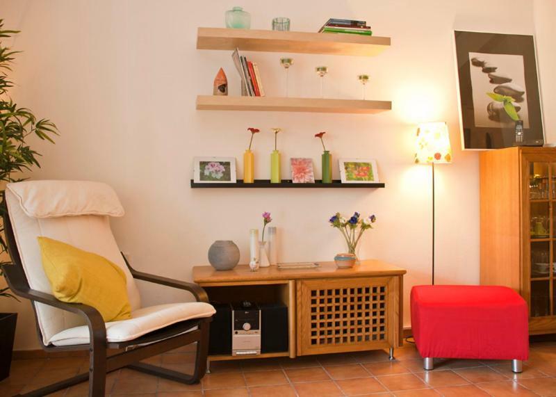 Comfortable Garden Apt Near Vouliagmeni Beach Афины Экстерьер фото